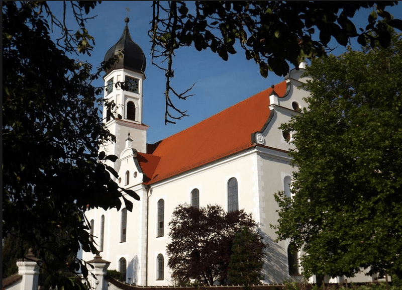 Pfarrkirche St. Martin, barocke Dorfkirche in Tannheim im Allgäu